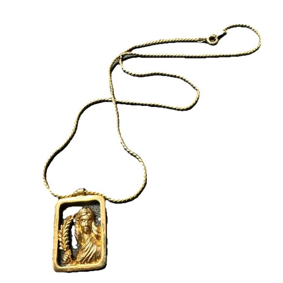 Avon Virgo Zodiac Necklace Goldtone 70’s - Picture 2 of 4
